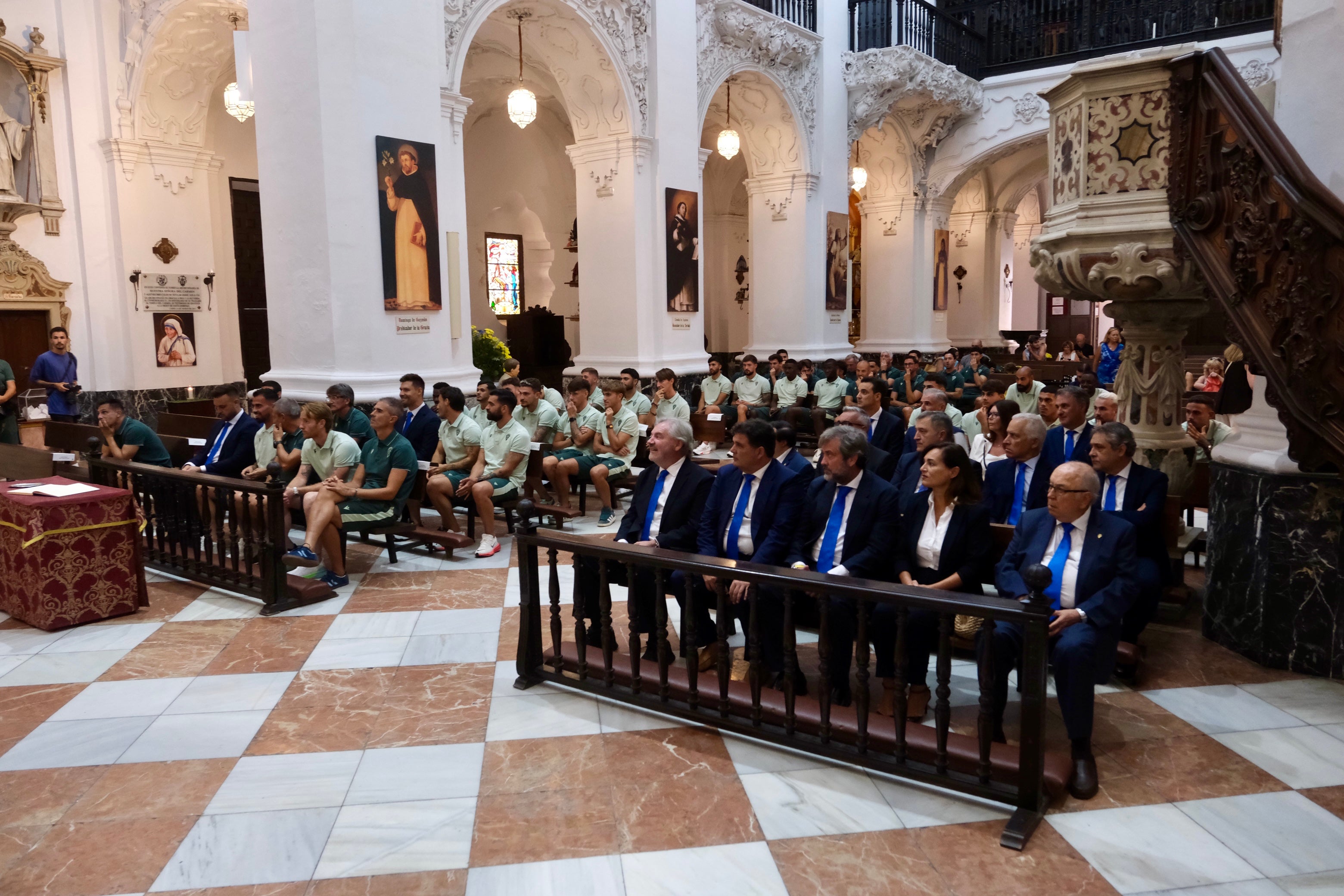 Las imágenes de la visita del Cádiz CF a la Patrona