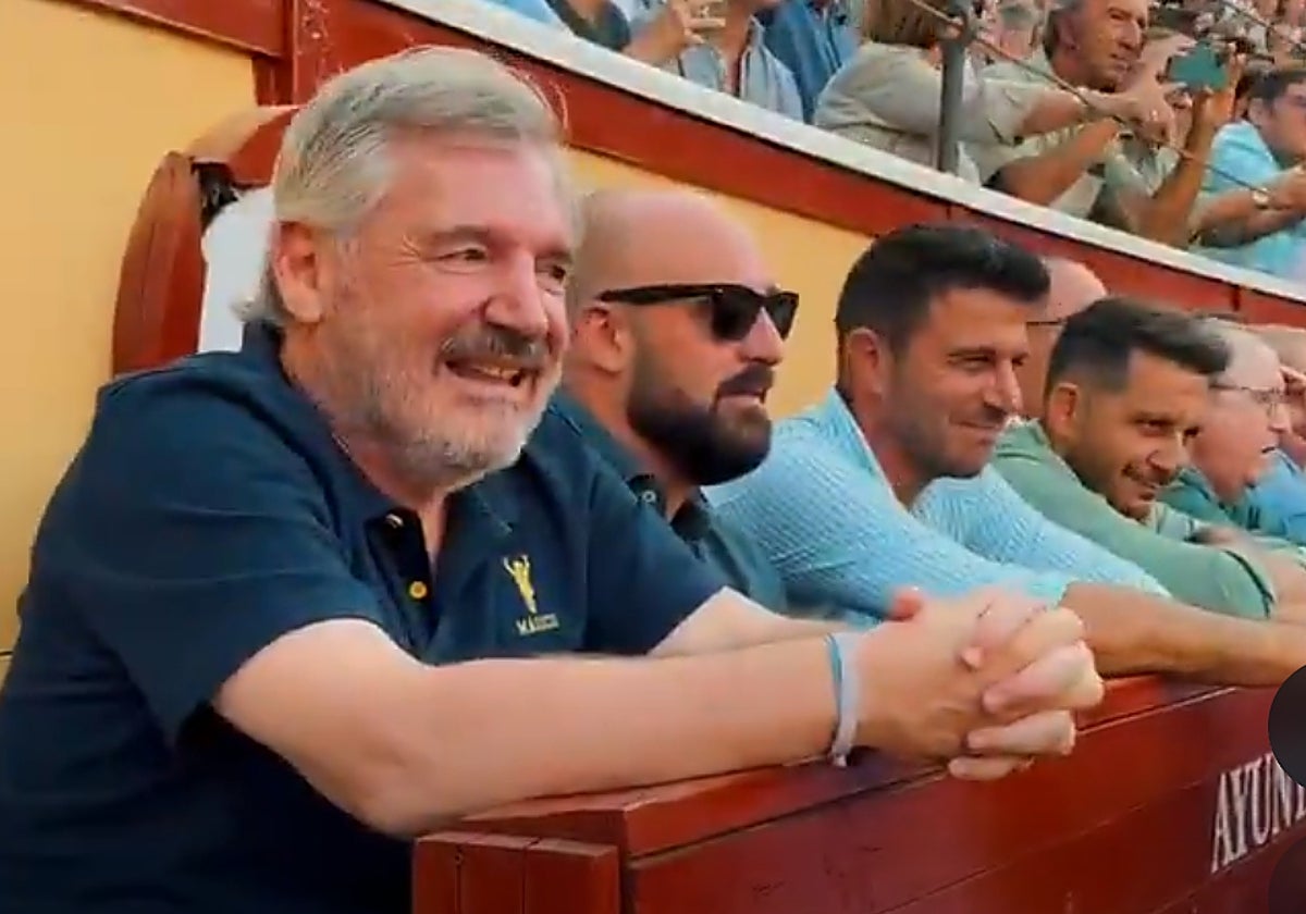Manuel Vizcaíno, Germán Beardo y Joaquín, viendo a Morante en El Puerto.