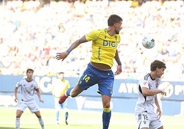 Alineaciones oficiales del Cádiz - Eibar de La Liga Hypermotion 2025-2026 hoy: onces y banquillo de suplentes