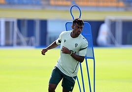 Alineaciones oficiales del Málaga - Cádiz de La Liga Hypermotion 2025-2026 hoy: onces y banquillo de suplentes