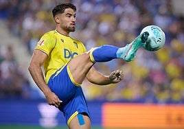 Alineaciones oficiales del Cádiz - Ceuta de La Liga Hypermotion 2025-2026 hoy: onces y banquillo de suplentes