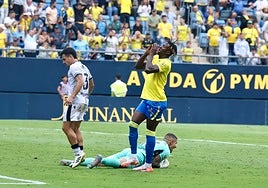 El Cádiz CF desaprovecha una gran ocasión, pero sigue invicto y compartiendo el liderato