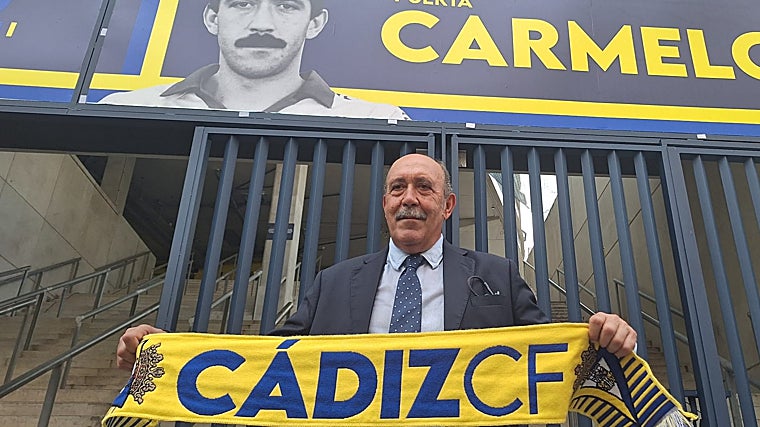 Carmelo Navarro ya tiene una puerta a su nombre en el Estadio de Cádiz CF.
