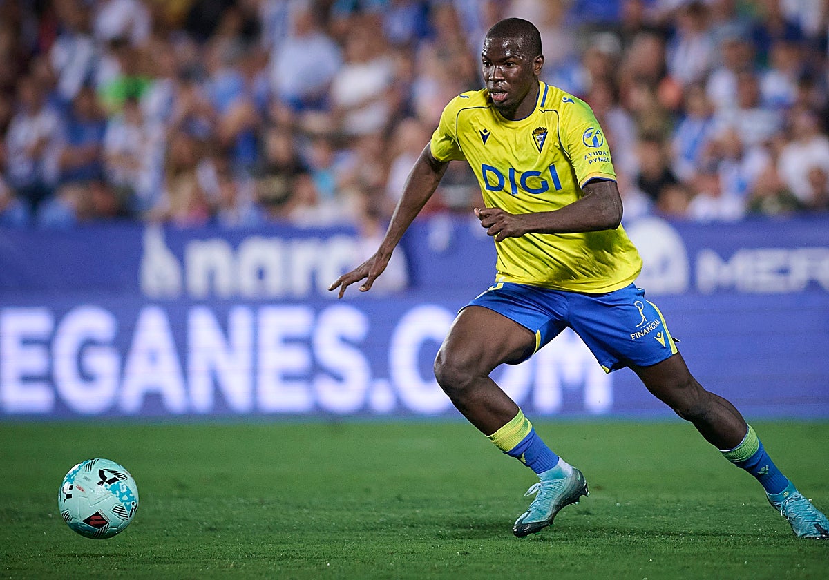 Moussa Diakité es habitual en las alineaciones del Cádiz CF.