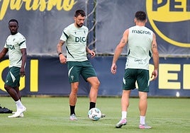 Kovacevic y Efe, dos dudas que podrían llegar al domingo derrapando