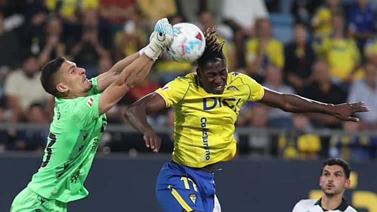 El Cádiz enseña su atrezo (1-3)