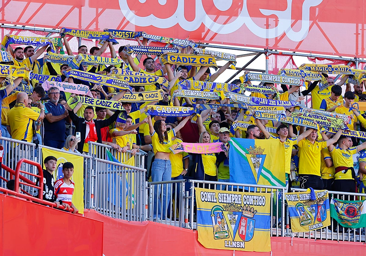 La afición cadista en Los Cármenes la temporada pasada.