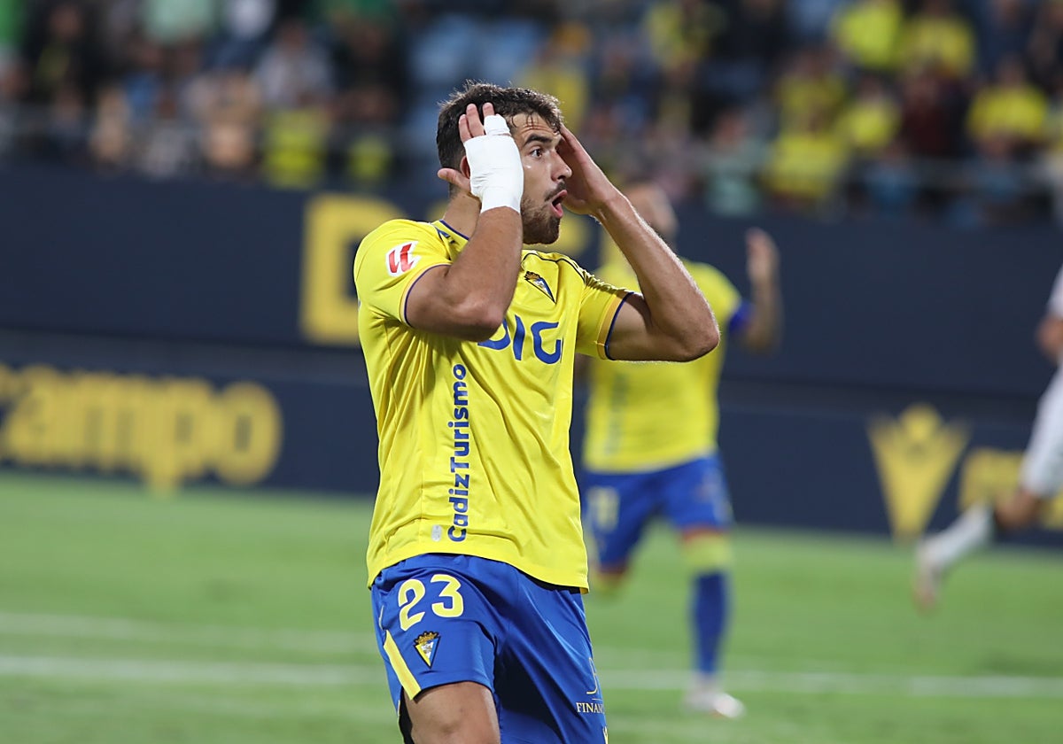 El delantero Álvaro García Pascual es duda para jugar en Granada este sábado.