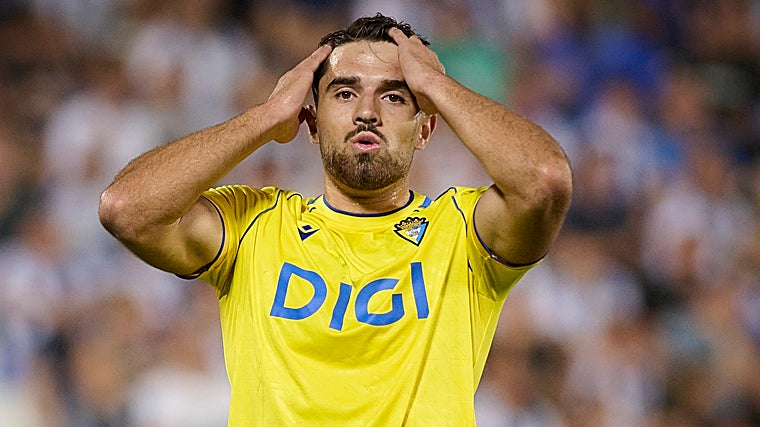 El delantero Álvaro García Pascual es duda en Granada.