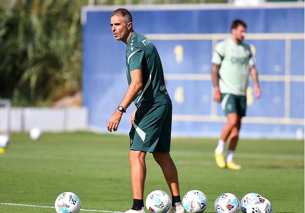 Gaizka Garitano en un entrenamiento en la Ciudad Deportiva