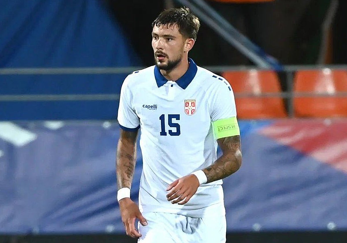 El central Bojan Kovacevic con Serbia Sub 21.