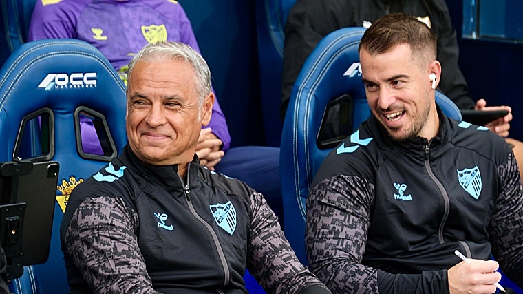 Sergio Pellicer, a la izquierda, durante una visita a Cádiz con el Málaga.