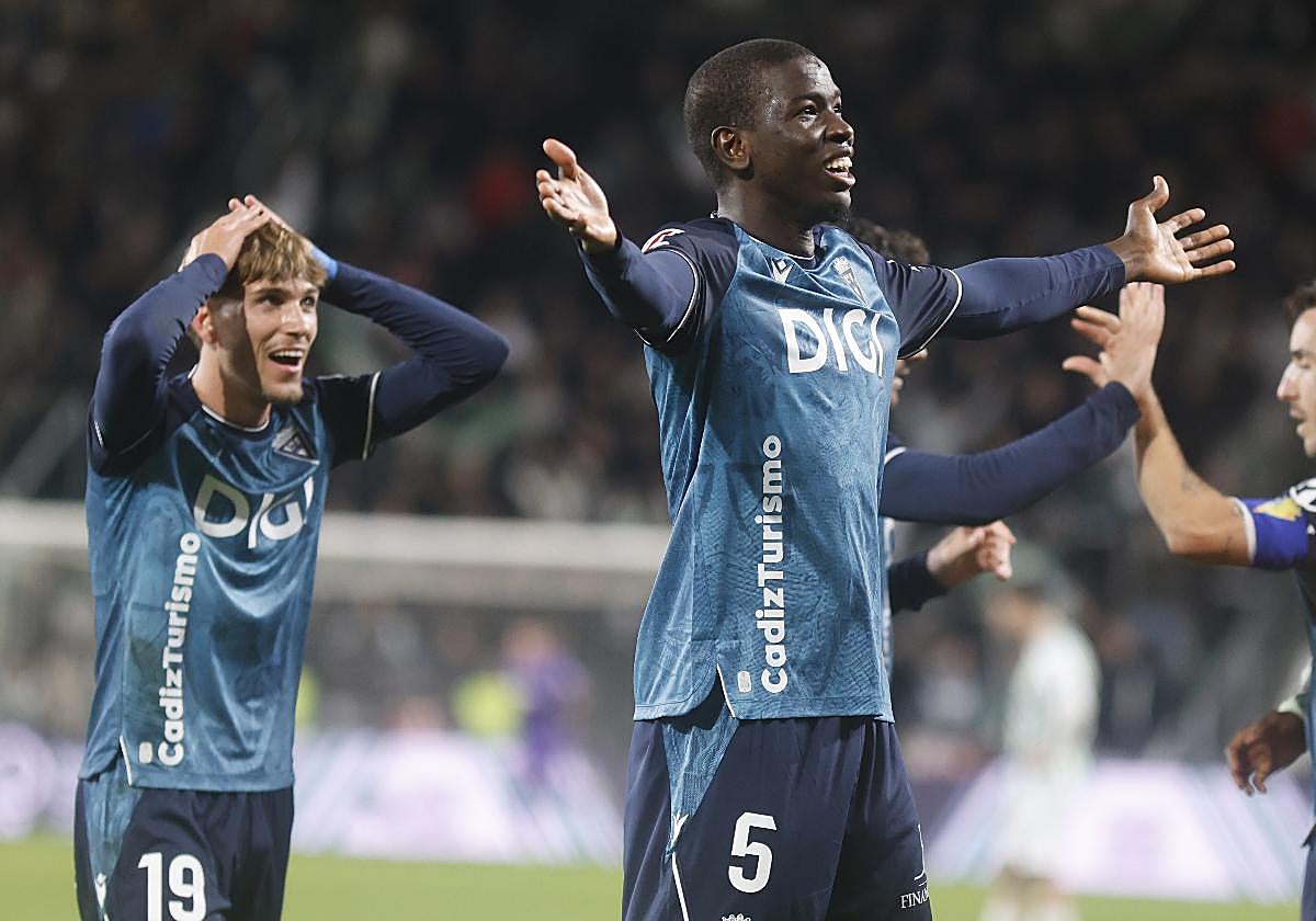 De la Rosa y Moussa Diakité fueron claves en la victoria del Cádiz CF en Córdoba.