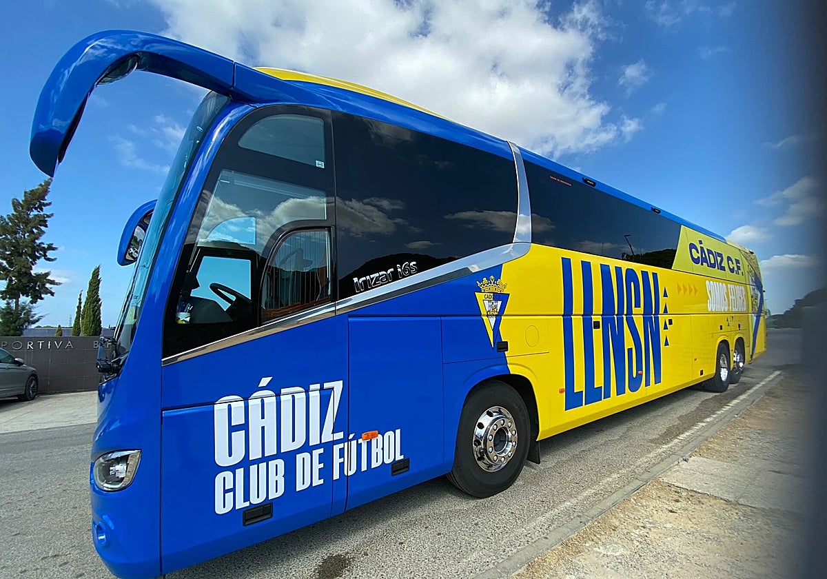 La expedición cadista volvió de madrugada a Cádiz tras un largo viaje en bus.