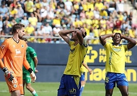 El Cádiz de Paco López perdió el año pasado ante el Racing en Carranza.