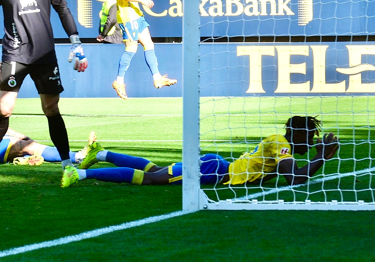 Camara se lamenta de su error.