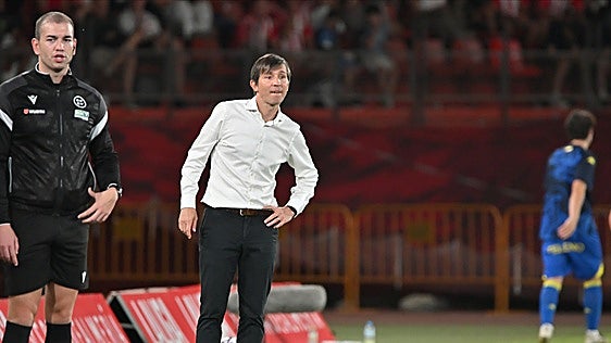 Celades molesto tras la mala actuación del equipo: «En la primera parte no hicimos nada de lo que queríamos»