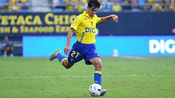 Juan Díaz renueva con el Cádiz CF hasta 2030