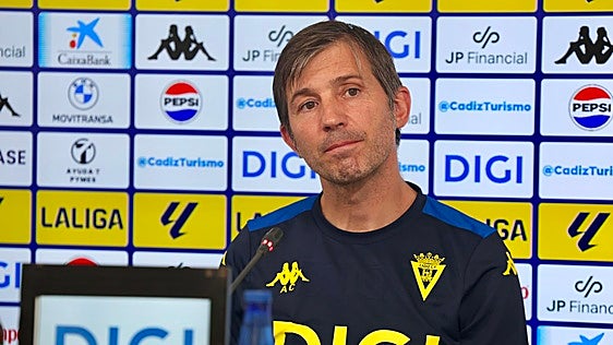 Celades durante la rueda de prensa previa al partido ante el Tenerife