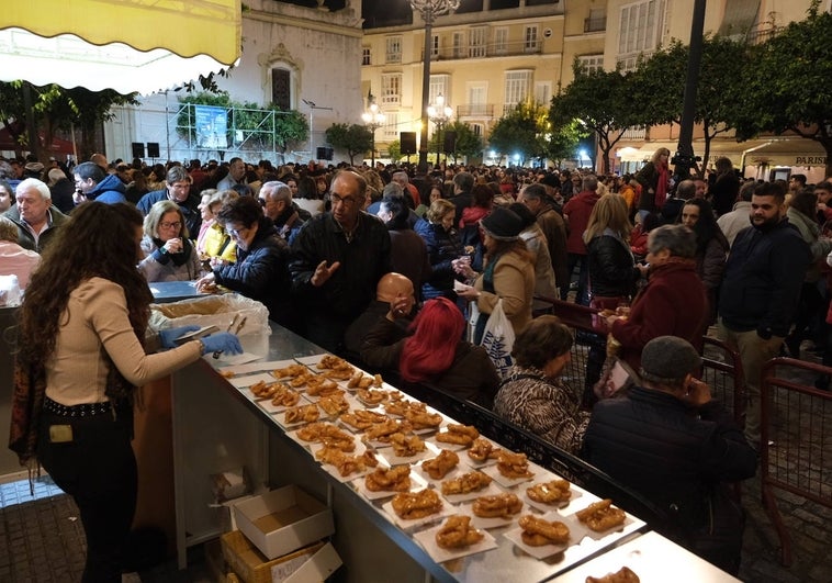 La Pestiñada arranca con las primeras coplas del Carnaval 2023 en Cádiz