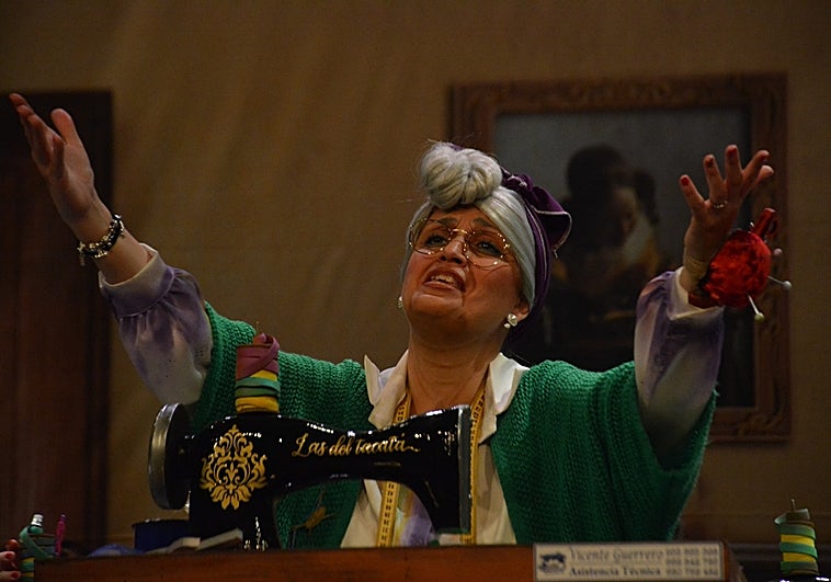 Las del tacatá homenajean a Juan y Medio en el Falla: «Por sacarnos de la sombra»