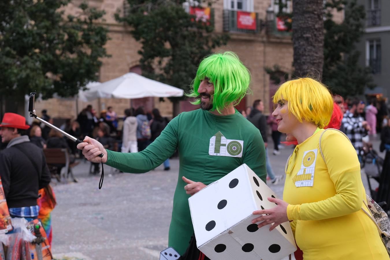 Fotos: El Carnaval más canalla ya asalta las calles de Cádiz