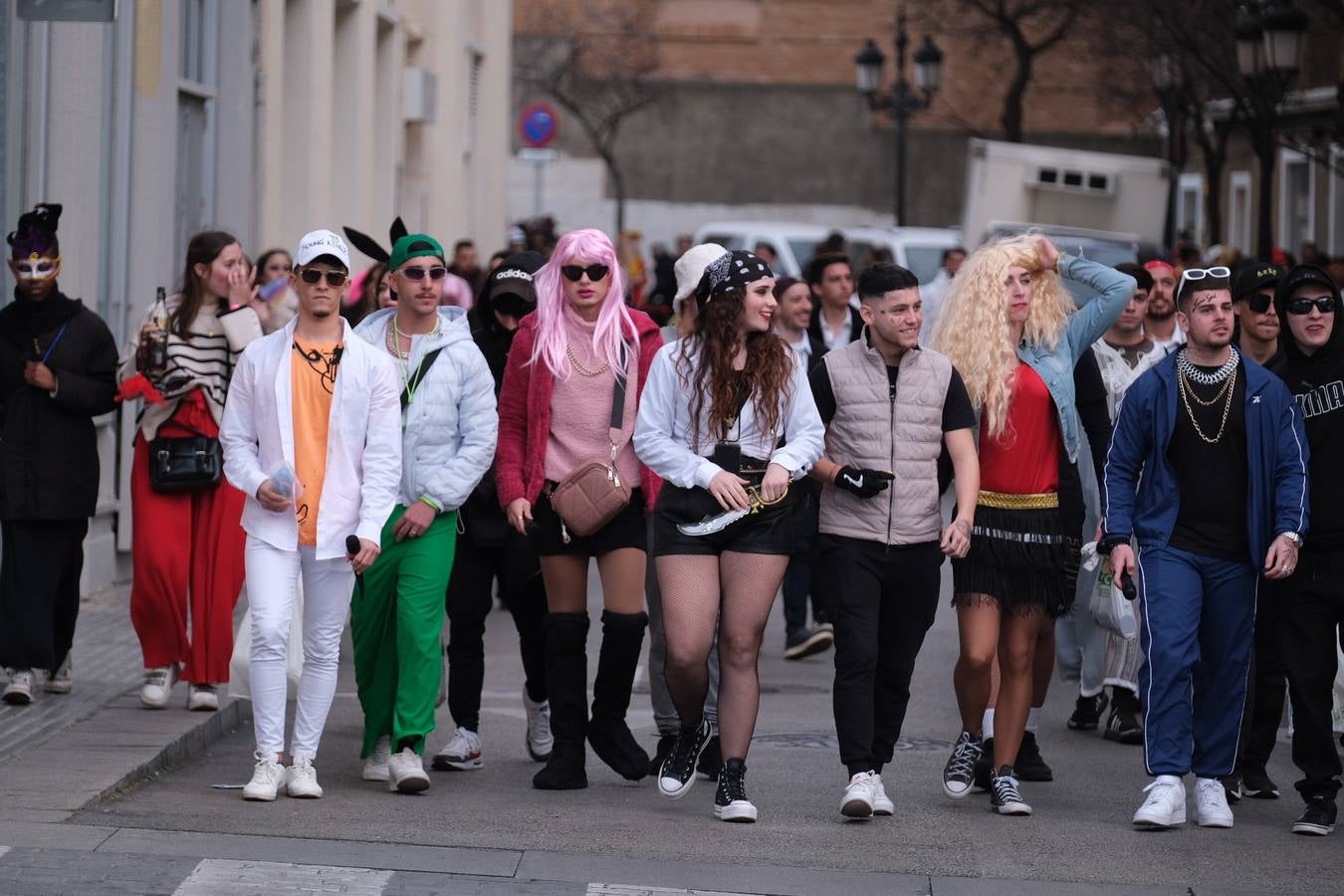 Fotos: El Carnaval más canalla ya asalta las calles de Cádiz