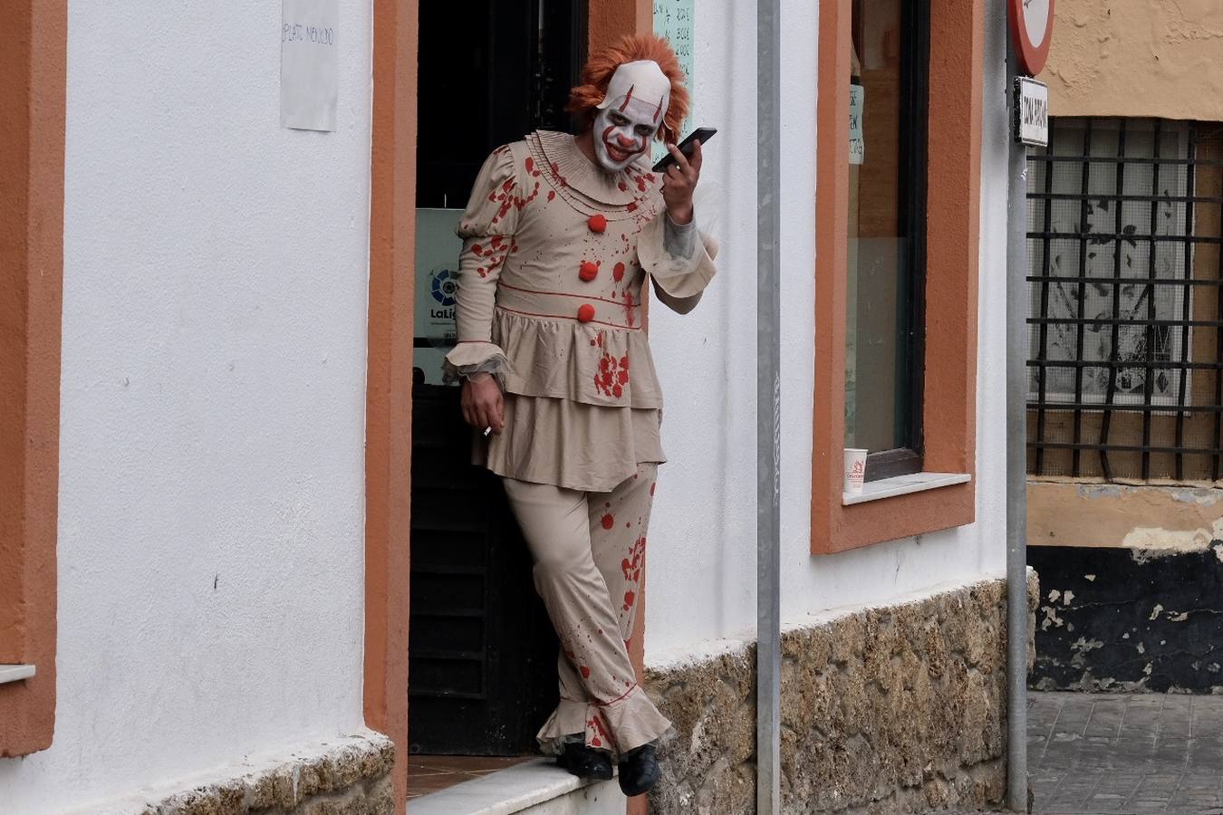 Fotos: El Carnaval más canalla ya asalta las calles de Cádiz