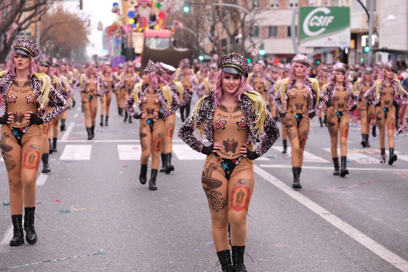 Fotos: las mejores imágenes de la Cabalgata Magna del Carnaval de Cádiz