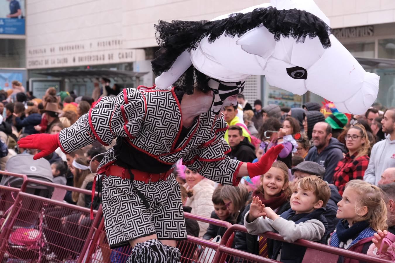 Fotos: las mejores imágenes de la Cabalgata Magna del Carnaval de Cádiz
