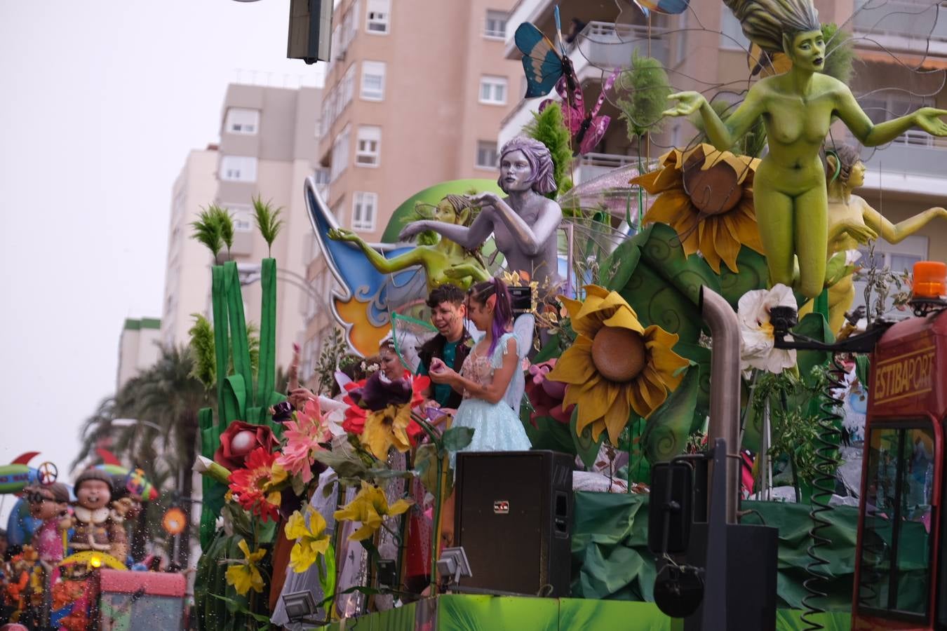 Fotos: las mejores imágenes de la Cabalgata Magna del Carnaval de Cádiz