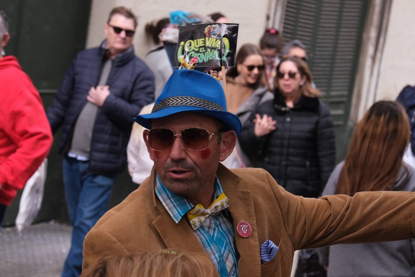 Las imágenes del Lunes más callejero y gamberro en el Carnaval de Cádiz 2023 (I)