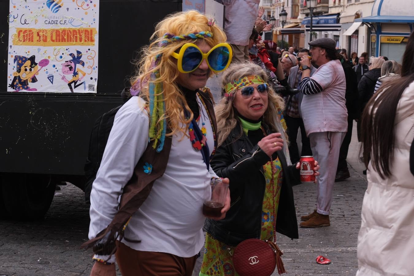 Las imágenes del Lunes más callejero y gamberro en el Carnaval de Cádiz 2023 (II)