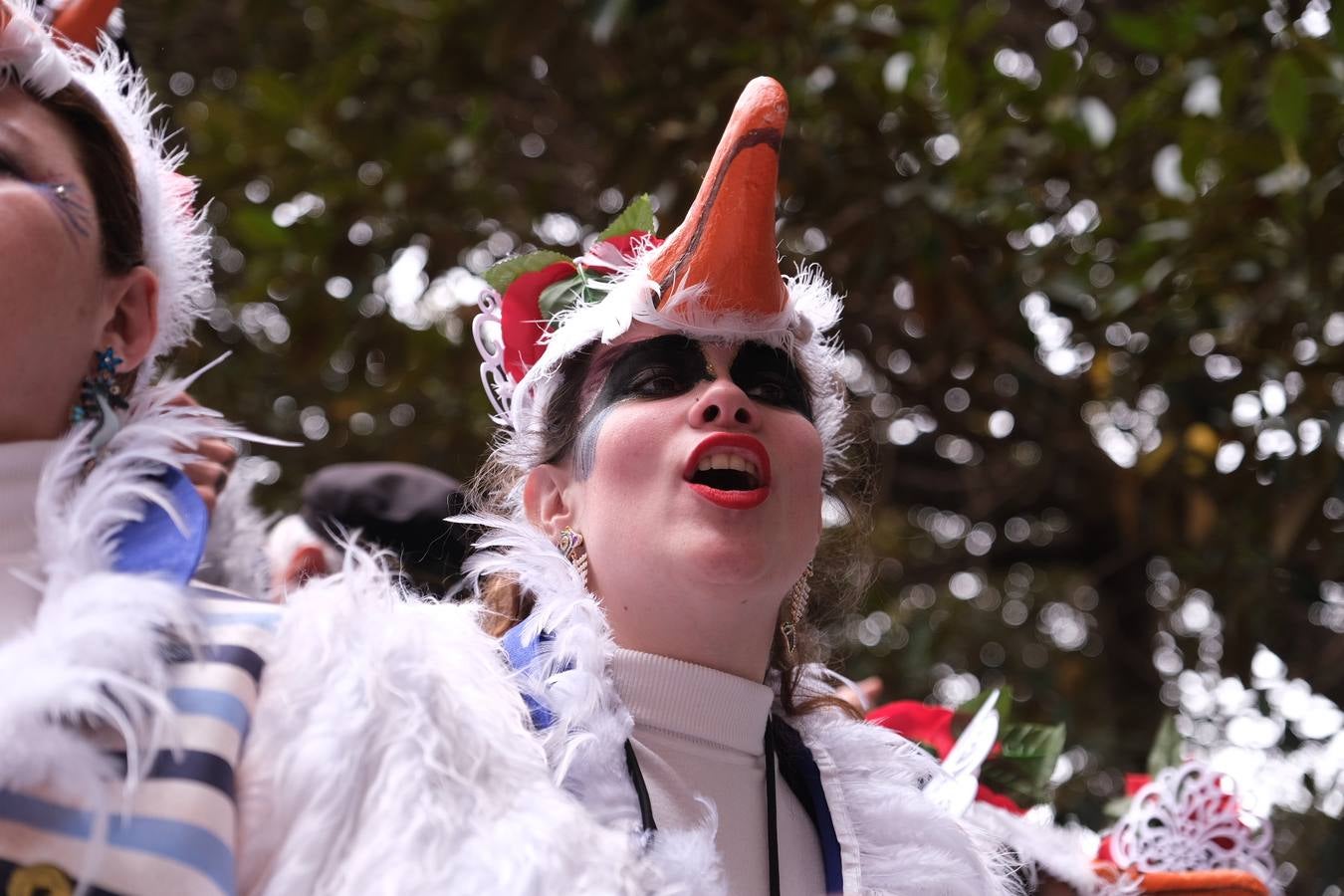 Las imágenes del Lunes más callejero y gamberro en el Carnaval de Cádiz 2023 (II)