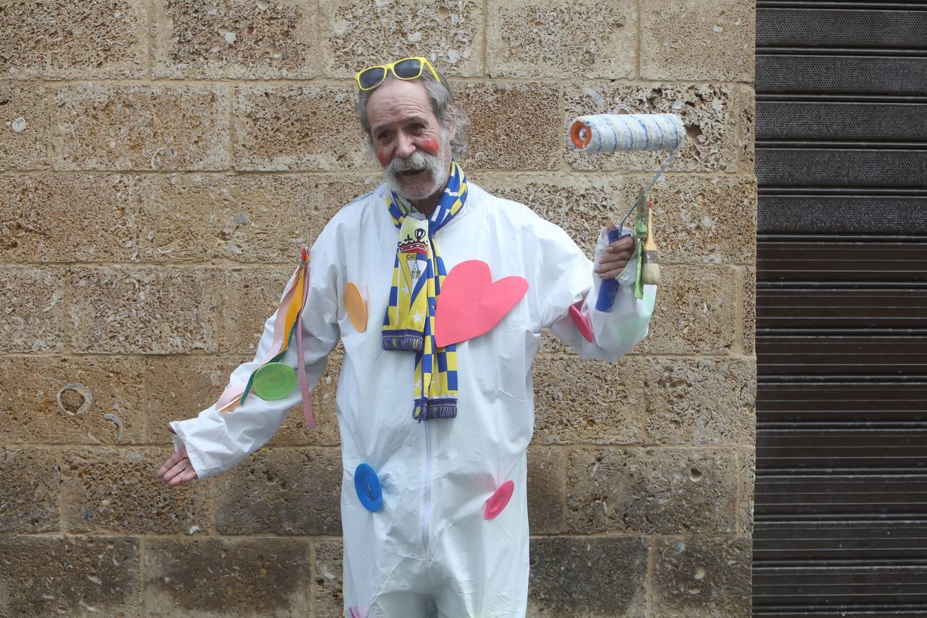 Fotos: Cádiz apura la fiesta pese a los chubascos del sábado de Carnaval