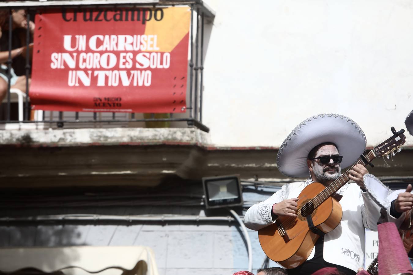 Fotos: Cádiz apura la fiesta pese a los chubascos del sábado de Carnaval