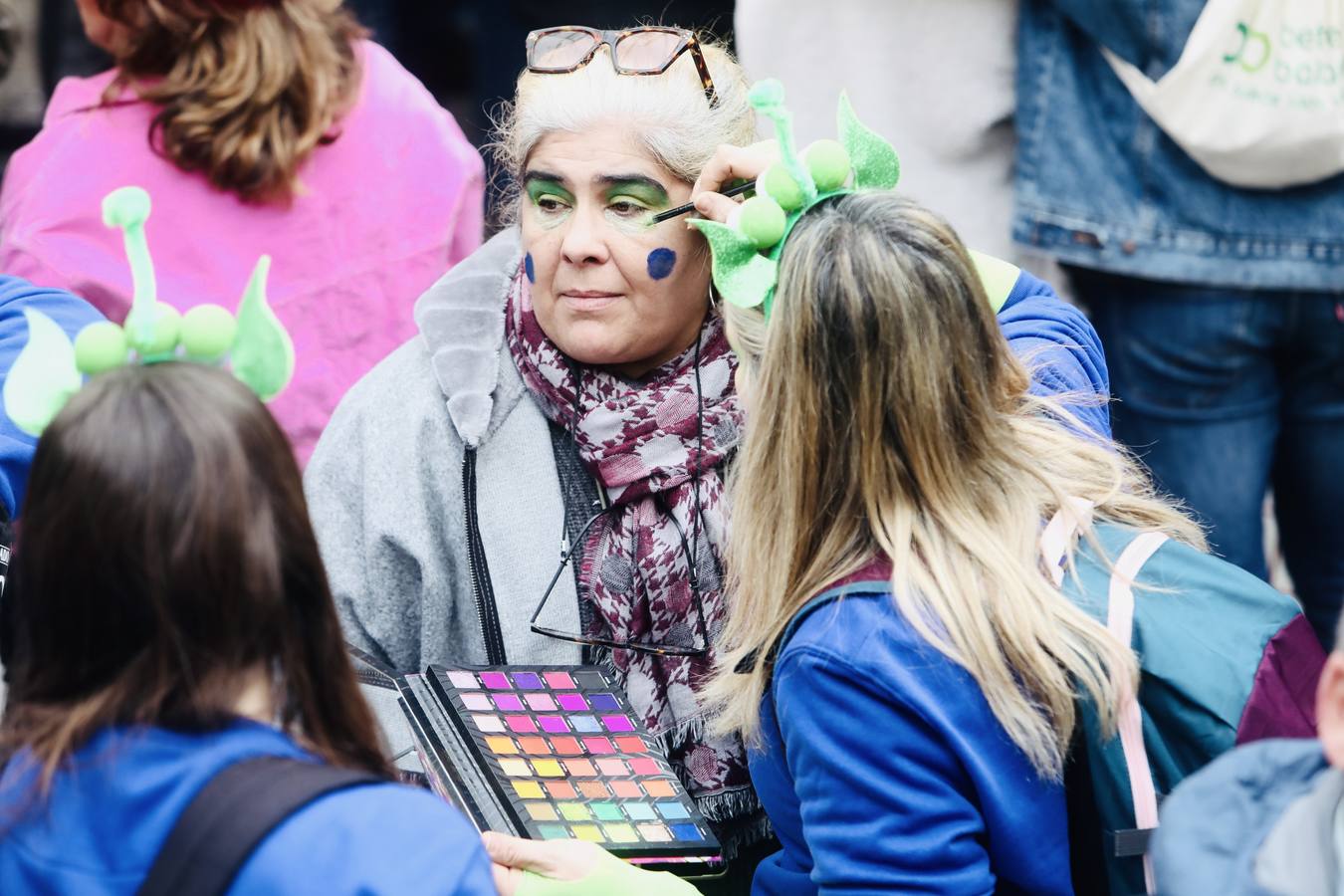 Fotos: Cádiz apura la fiesta pese a los chubascos del sábado de Carnaval