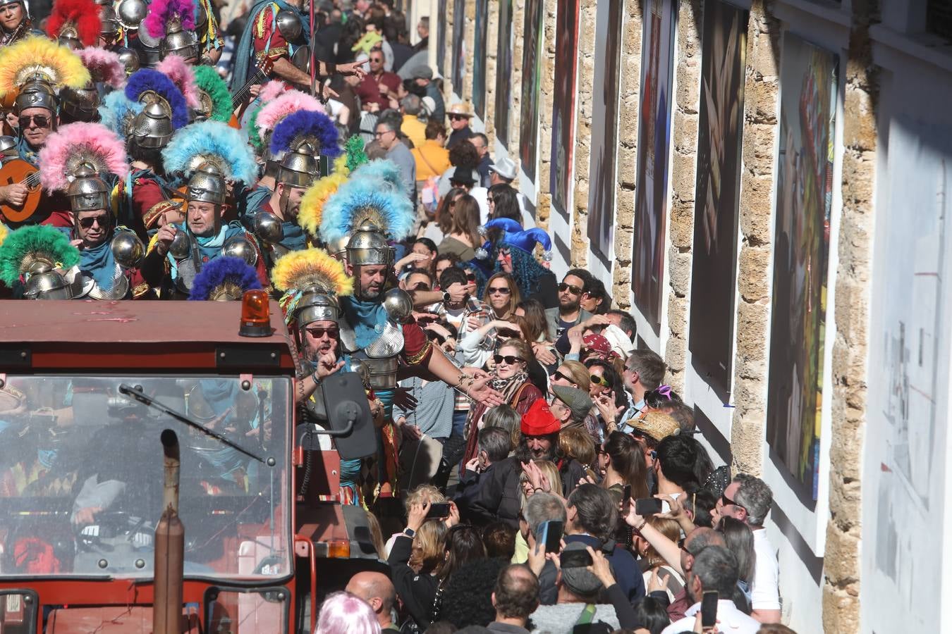 Las imágenes del Domingo de Piñata en el Carnaval de Cádiz 2023