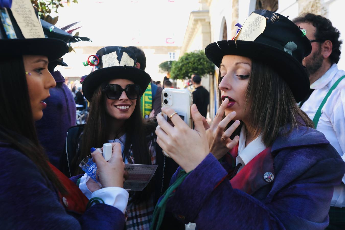 Las imágenes del Domingo de Piñata en el Carnaval de Cádiz 2023