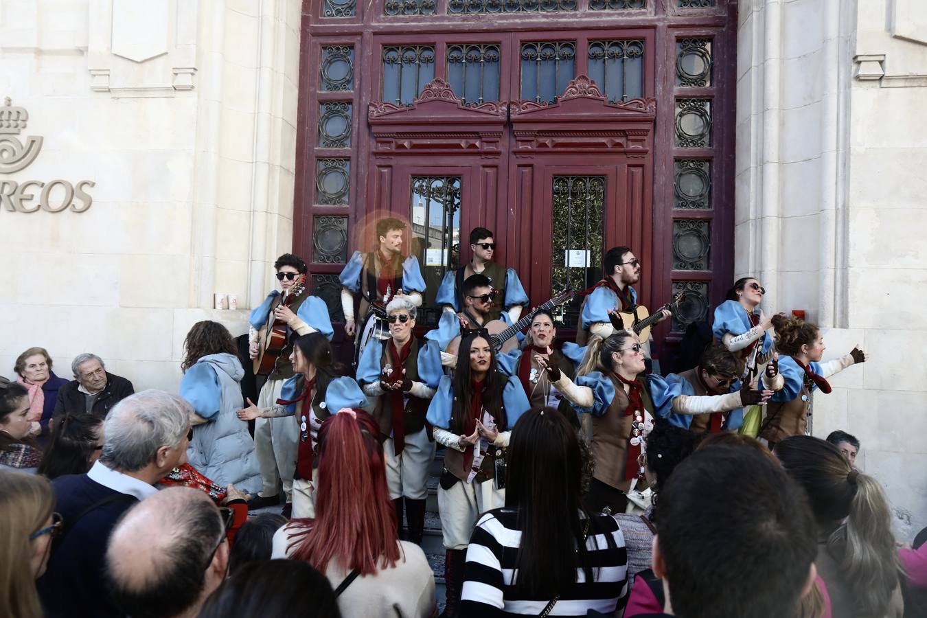 Las imágenes del Domingo de Piñata en el Carnaval de Cádiz 2023