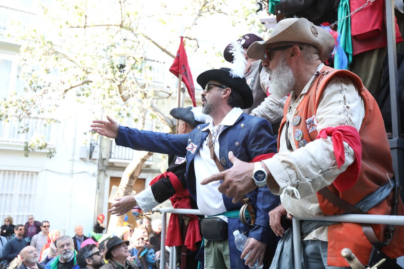 Las imágenes del Domingo de Piñata en el Carnaval de Cádiz 2023