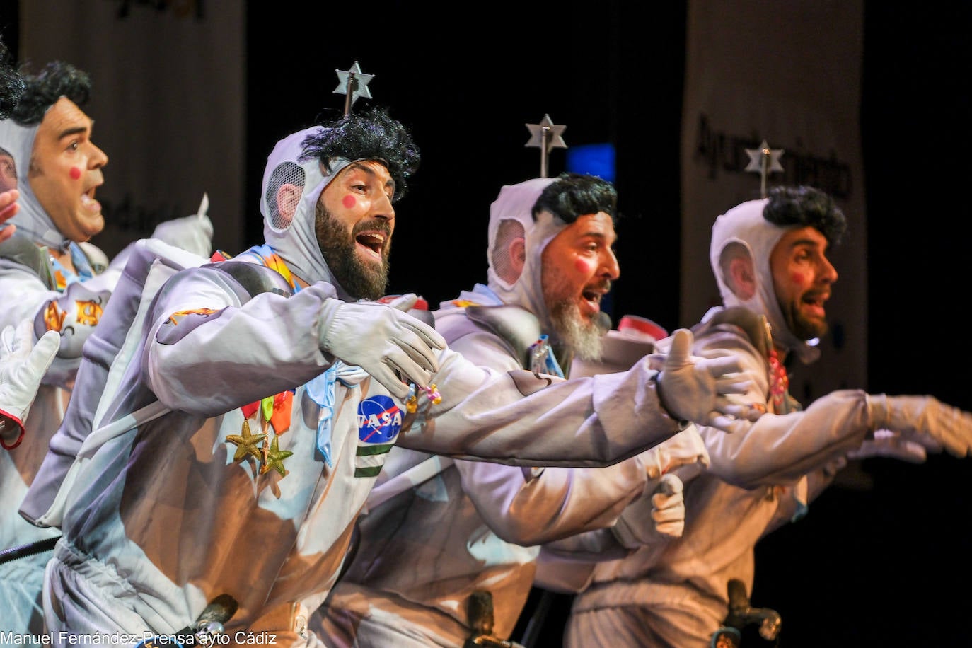 Fotos: &#039;Cariño...necesito mi espacio&#039; cuaja gran actuación en el Gran Teatro Falla