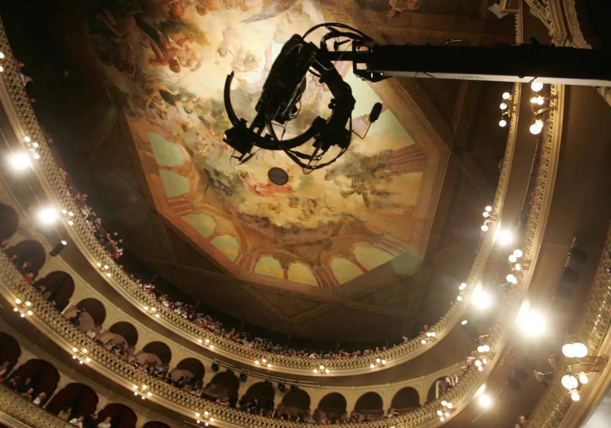 Cámara de televisión en el Gran Teatro Falla