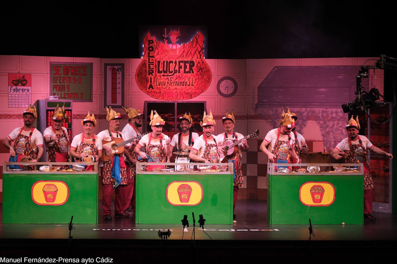 FOTOS: Chirigota &#039;No le doy más vueltas que me caliento&#039; en el COAC 2024, Carnaval de Cádiz