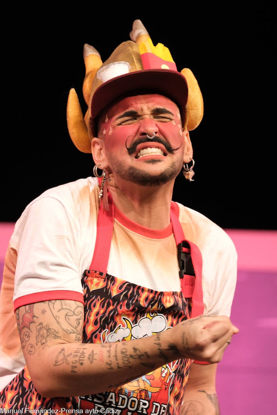 FOTOS: Chirigota &#039;No le doy más vueltas que me caliento&#039; en el COAC 2024, Carnaval de Cádiz