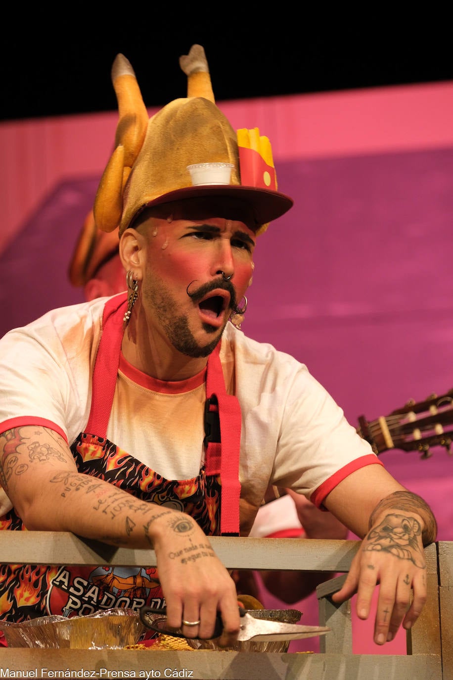 FOTOS: Chirigota &#039;No le doy más vueltas que me caliento&#039; en el COAC 2024, Carnaval de Cádiz