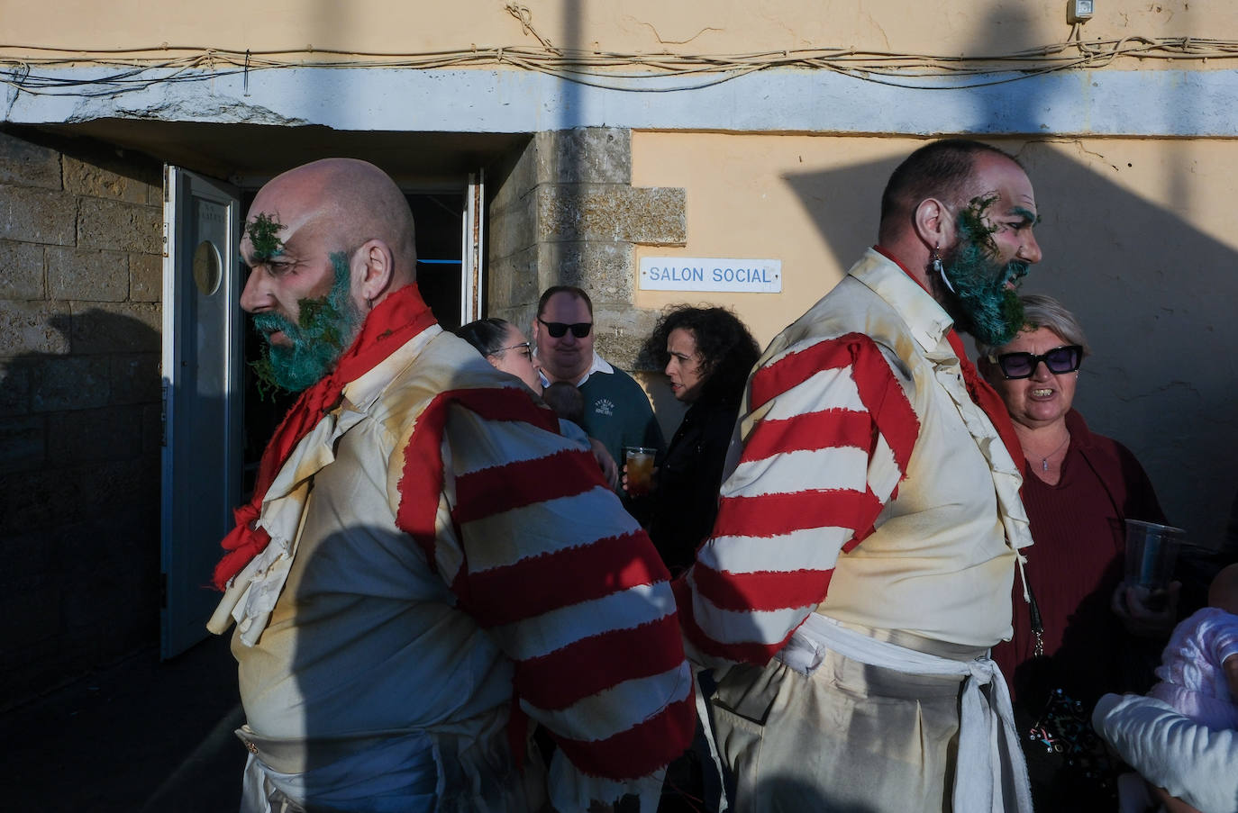Fotos: &#039;Los iluminados&#039; se embriagan de luz en La Caleta antes de marchar al Falla