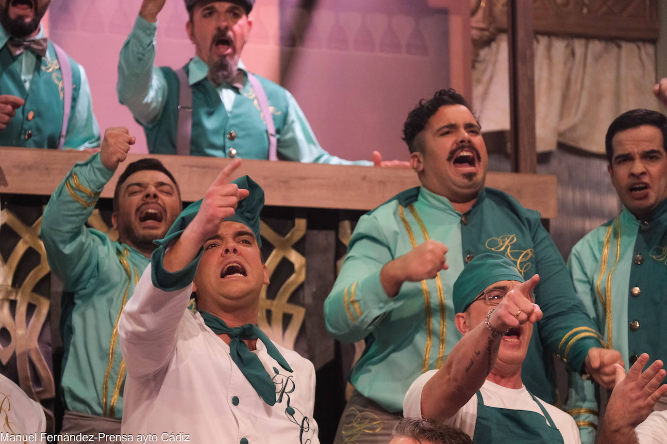 Fotos: El coro El gremio, actuación en semifinales