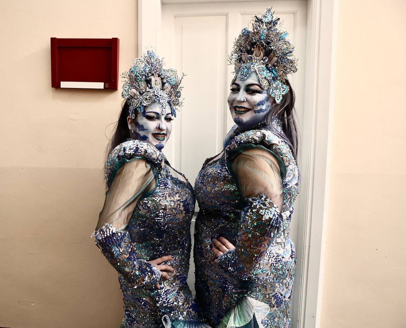 Una de animales en el Falla: ovejas negras, grinchs y el fondo marino de la Caleta, en camerinos