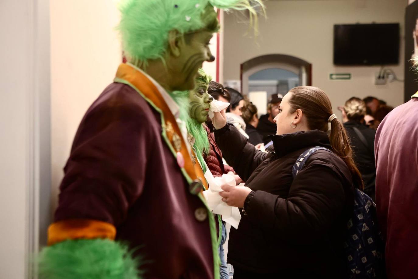 Una de animales en el Falla: ovejas negras, grinchs y el fondo marino de la Caleta, en camerinos